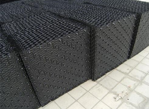 閉式冷卻塔填料需要定期清洗和更換嗎？
